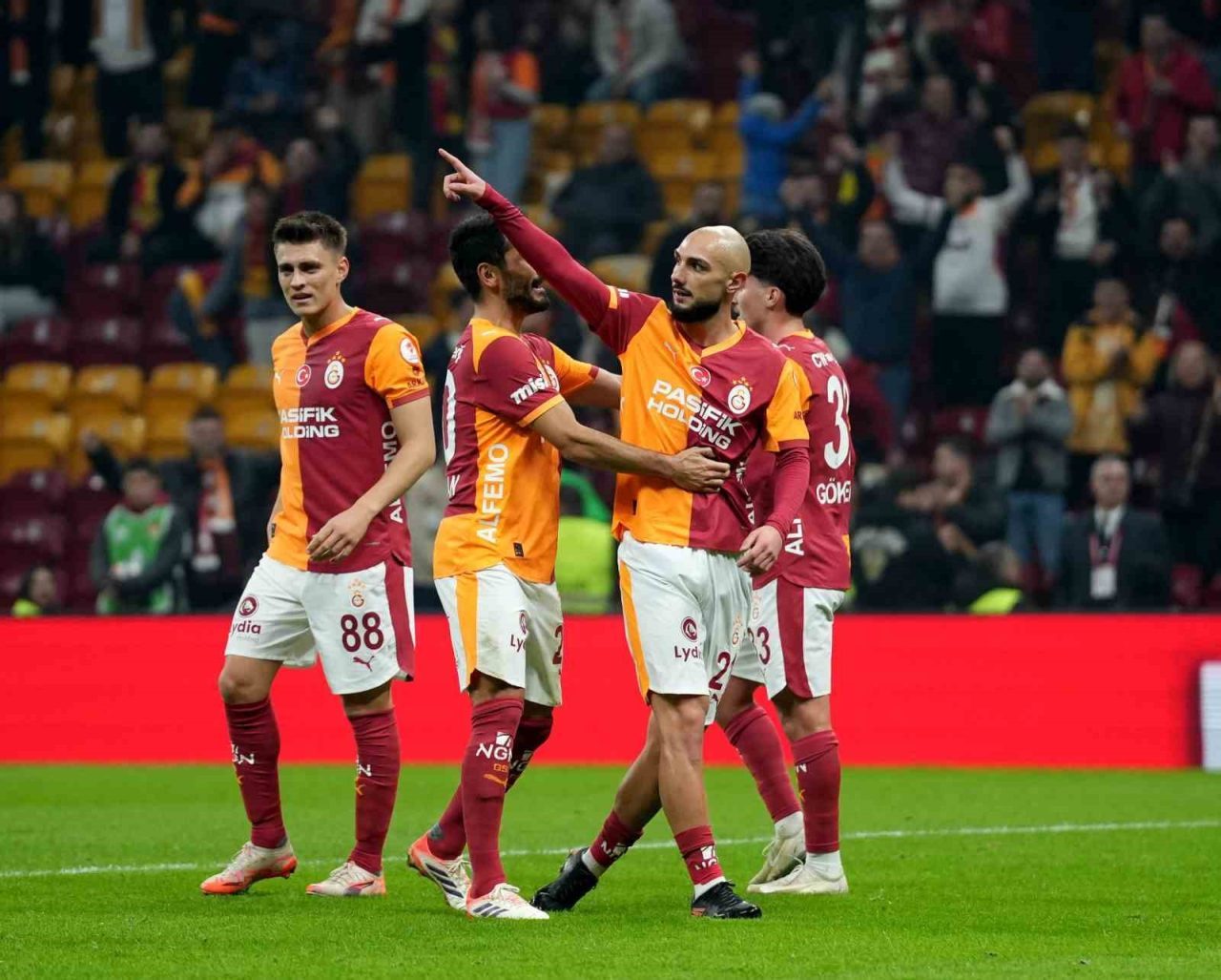 Galatasaraylı futbolcu Ahmed Kutucu, Başakşehir maçıyla bu sezon ilk gol