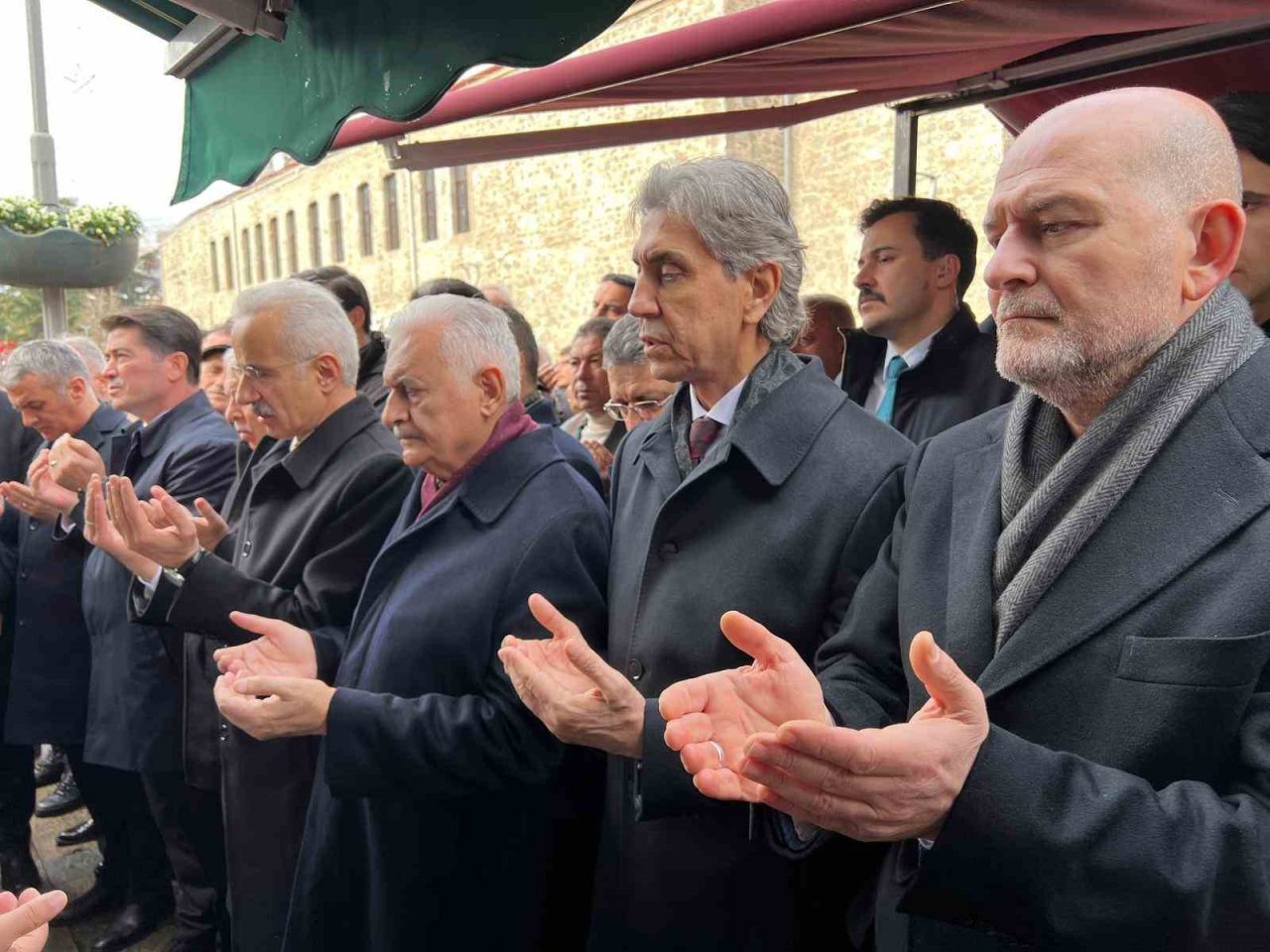 Dün geçirdiği kalp krizi sonrasında hayatını kaybeden AK Parti Genel