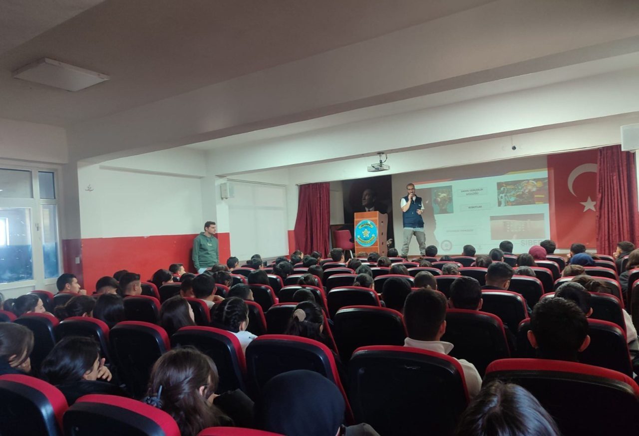 Akyaka’da öğrencilere yönelik farkındalık çalışmaları sürüyor. Bu kapsamda, İl Emniyet