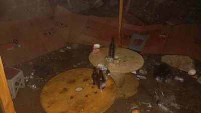 Sakarya’nın Akyazı ilçesinde alkol tüketenlerin adeta meskeni haline gelen baraka