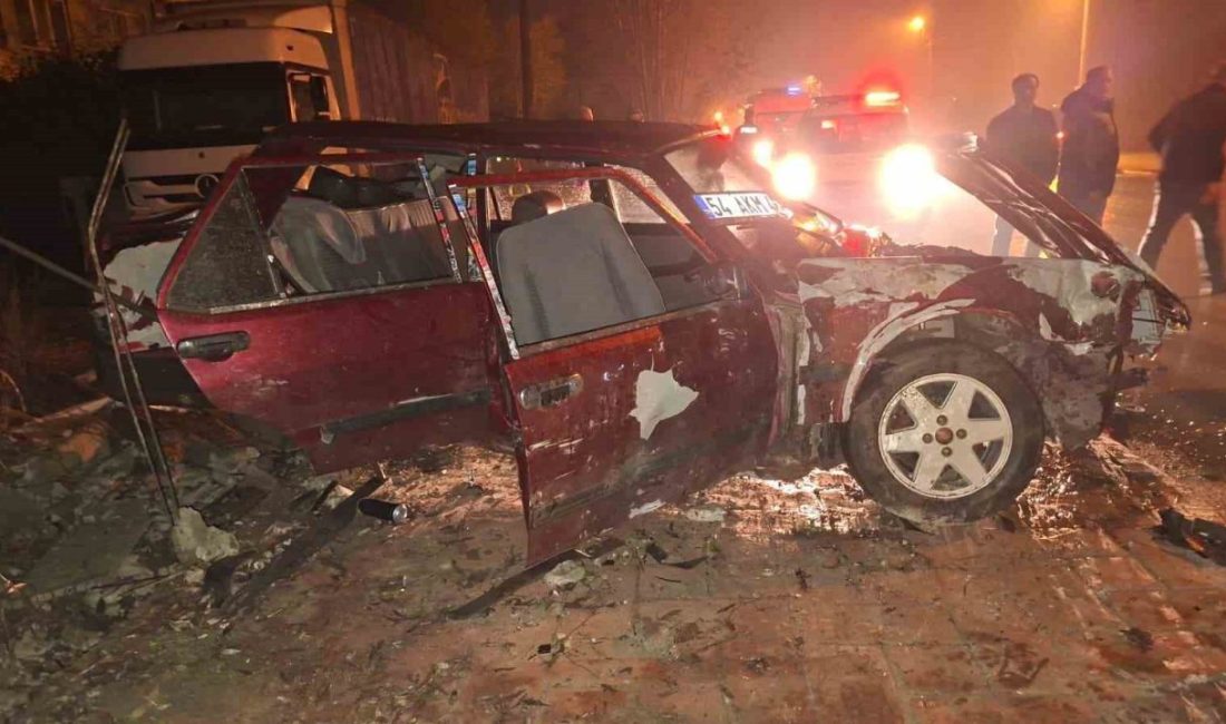 Sakarya’nın Akyazı ilçesinde alkollü sürücü, sollama yaptığı esnada otomobilin kontrolünü