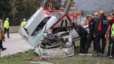 Amasya’da genç avukat duruşmaya giderken kullandığı otomobilin aydınlatma direğine çarpması