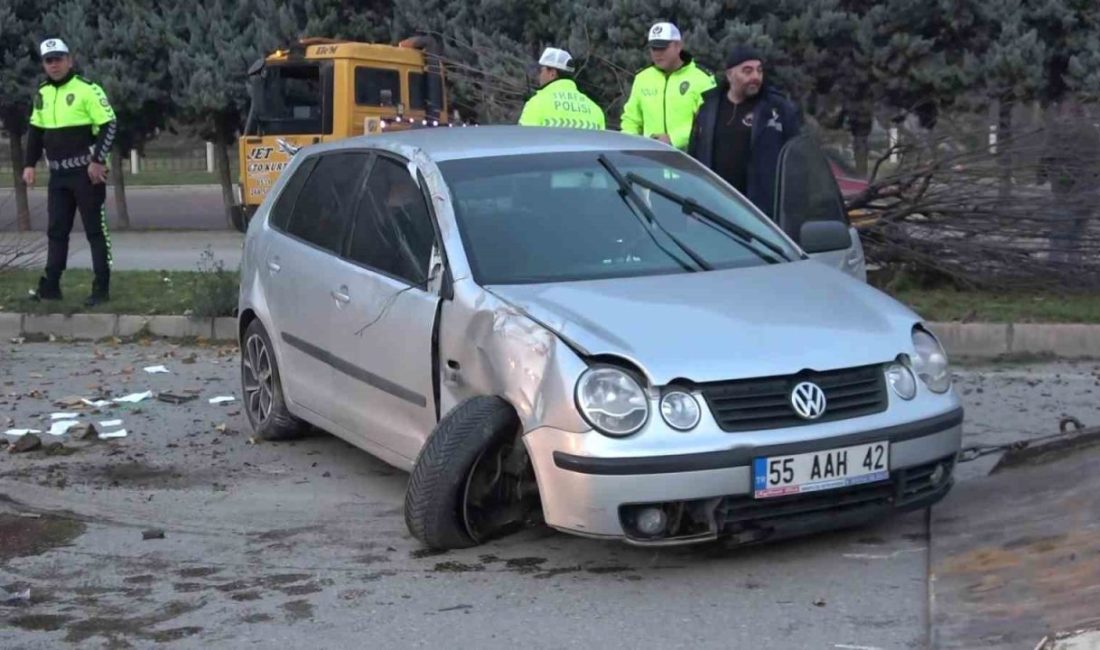 Amasya’da iki otomobilin çarpışması sonucu meydana gelen kazada 3 kişi