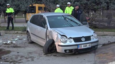 Amasya’da iki otomobilin çarpışması sonucu meydana gelen kazada 3 kişi