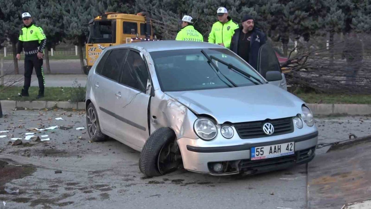 Amasya’da iki otomobilin çarpışması sonucu meydana gelen kazada 3 kişi