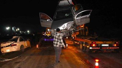 Amasya’da iki otomobilin kafa kafaya çarpışması sonucu meydana gelen kazada