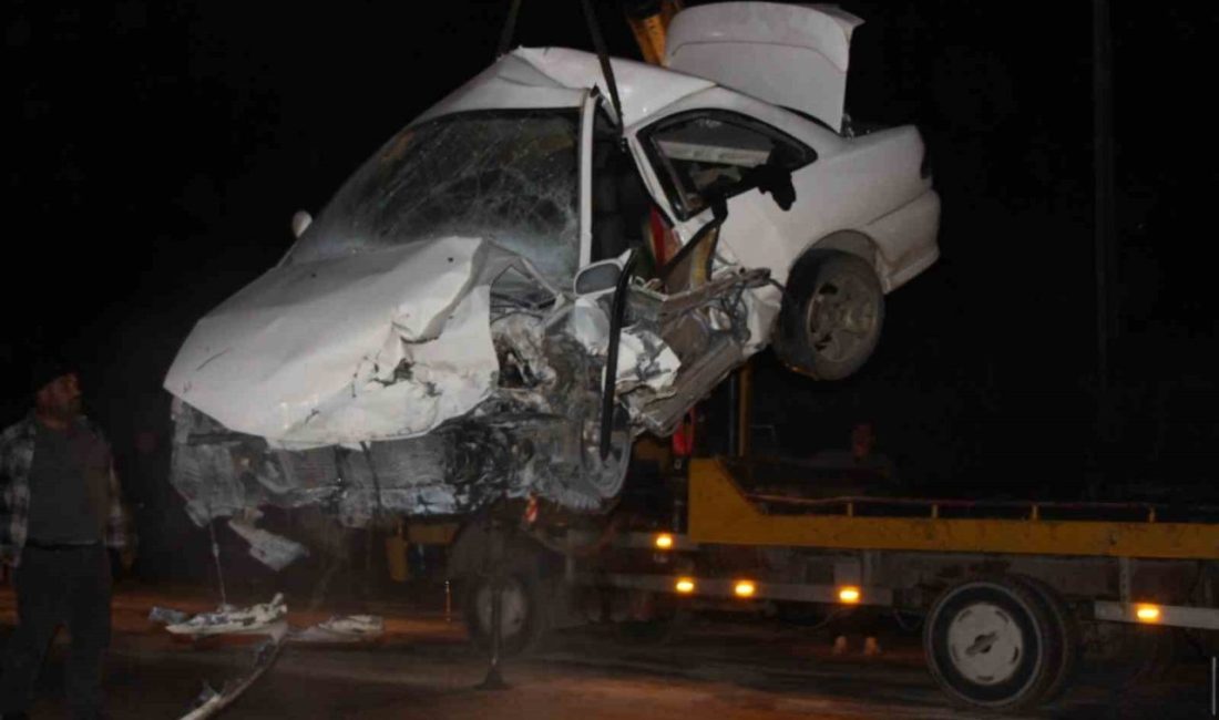 Amasya’da iki otomobilin kafa kafaya çarpışması sonucu meydana gelen feci