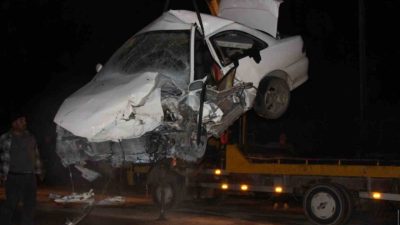 Amasya’da iki otomobilin kafa kafaya çarpışması sonucu meydana gelen feci