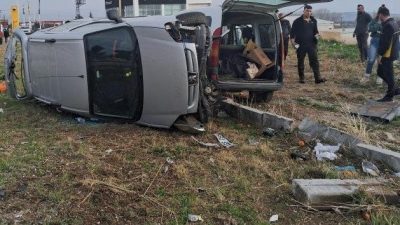 Amasya’nın Merzifon ilçesinde iki kamyonetin çarpıştığı kazada 4 kişi yaralandı.