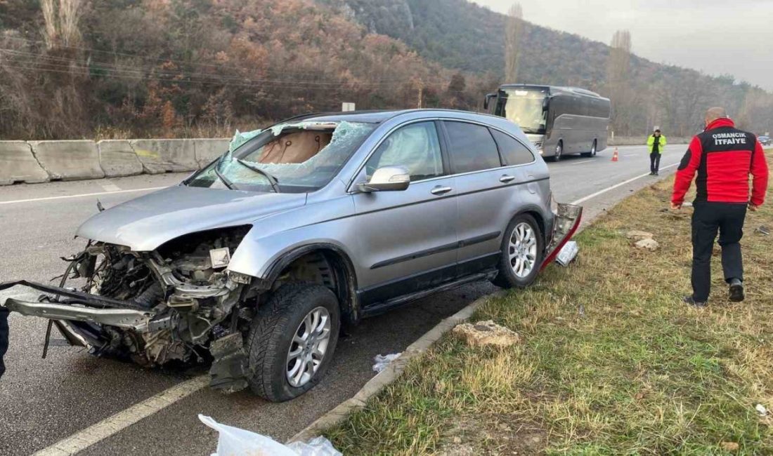Amasya’da seyir halindeyken lastiği patlayan otomobil kontrolden çıkarak takla attı.