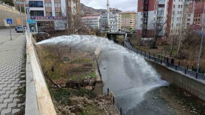 Gümüşhane’nin Karaer Mahallesi Alibeyler mevkiinde ana su boru hattında yapılan