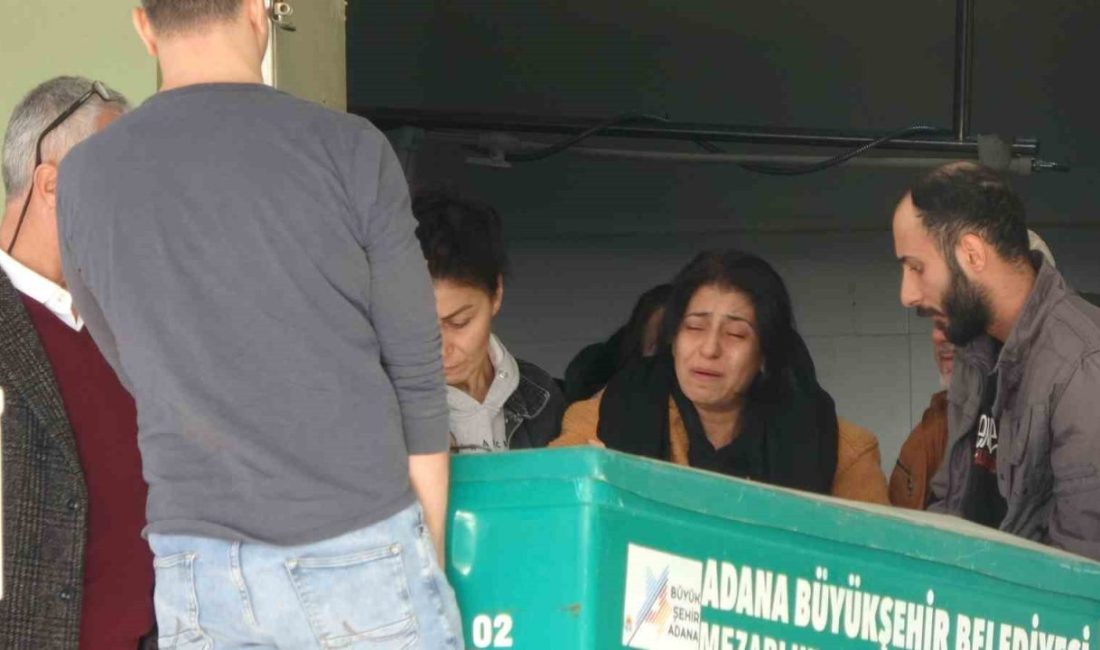 Adana’da babaları tarafından öldürülen iki kardeş gözyaşları içerisinde toprağa verilirken