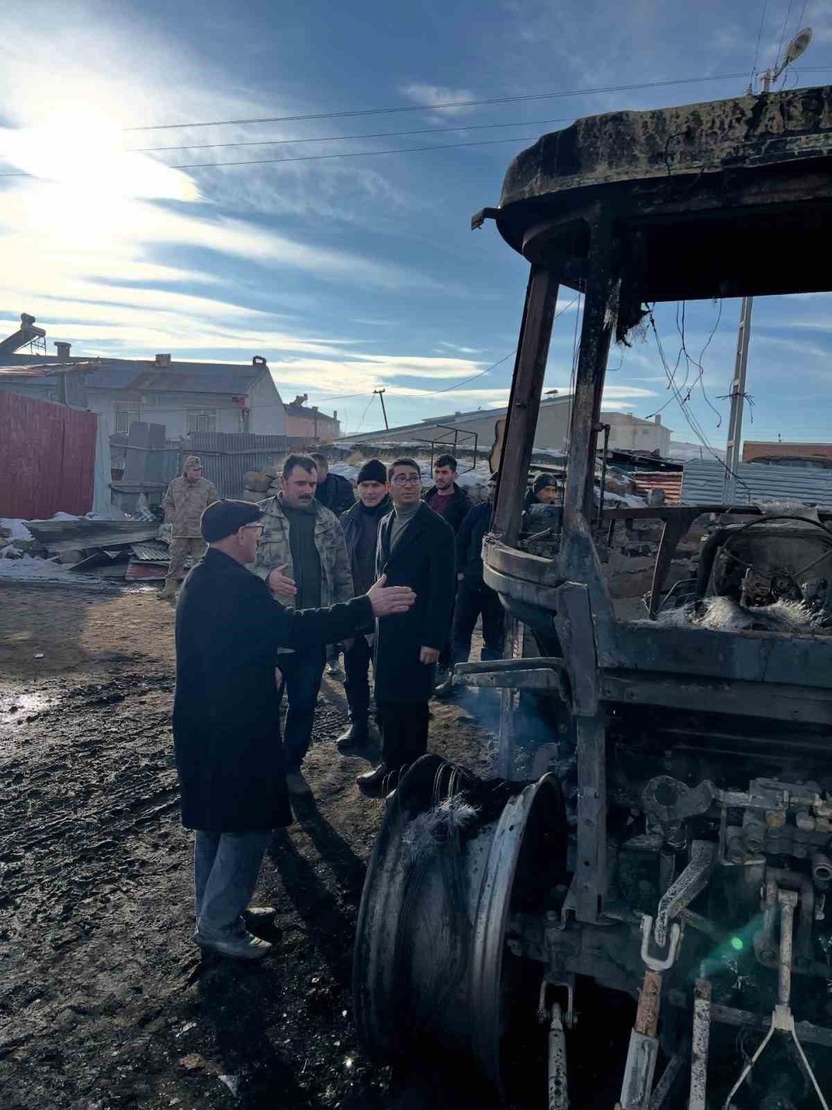 Ardahan’ın Hanak İlçesine bağlı Ortakent Mahallesinde çıkan yangın, itfaiye ekiplerince