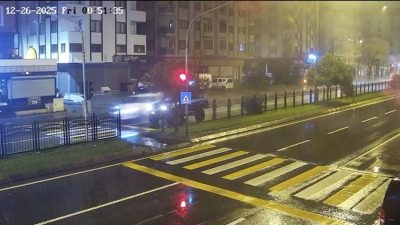 Trabzon’un Akçaabat ilçesinde dün gece kırmızı ışıkta motosikleti ile dururken