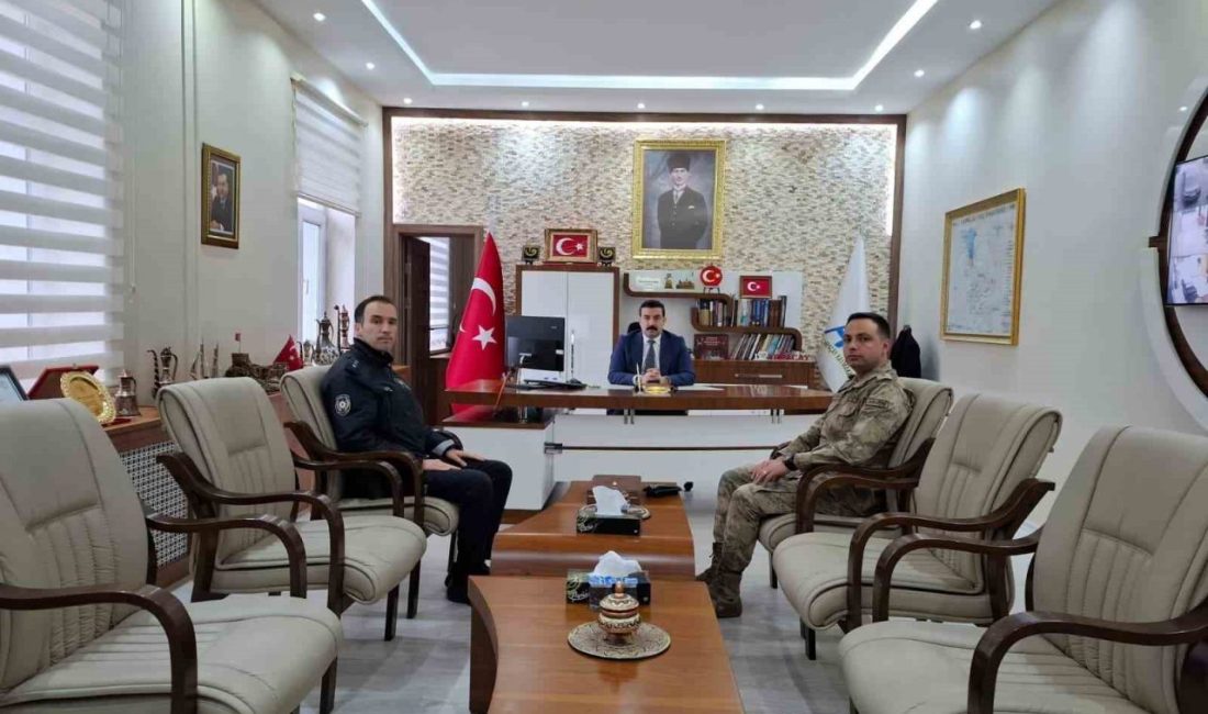 Arpaçay’da asayiş ve güvenlik toplantısı düzenlendi. Kaymakamlık Makamı’nda Kaymakam Muhammed