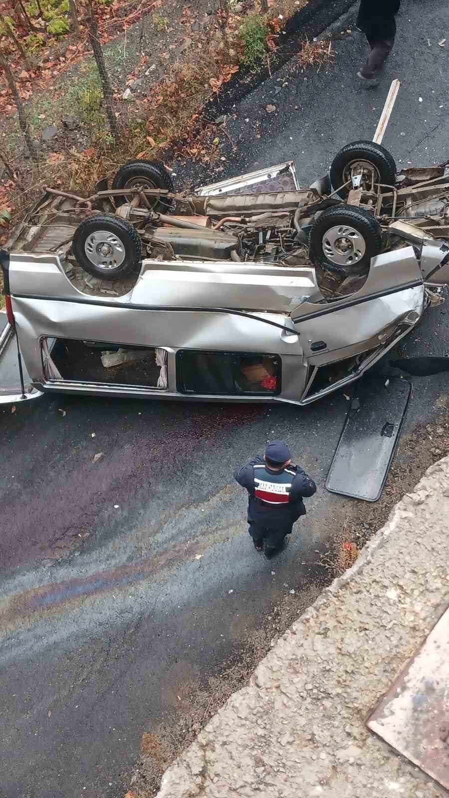 Artvin’de bu sabah meydana gelen trafik kazasında 2’si kardeş 3