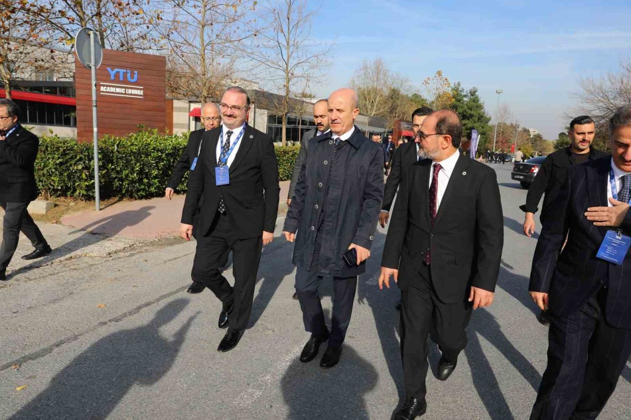 Yükseköğretim Kurulu (YÖK) tarafından düzenlenen 2025 Araştırma Üniversiteleri Değerlendirme Toplantısı,