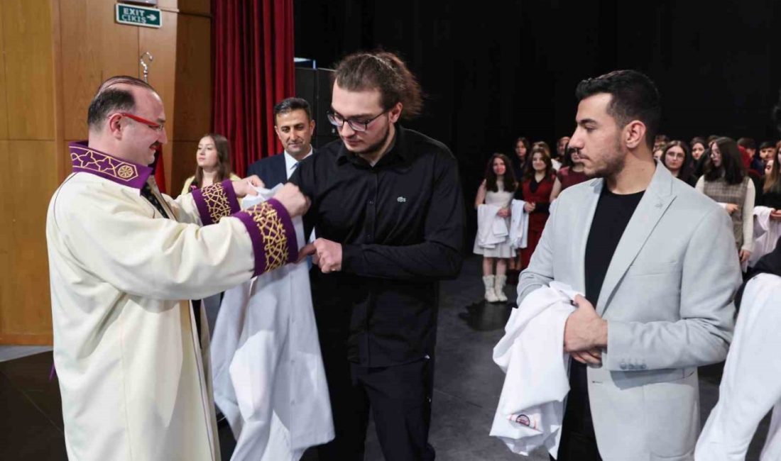 Atatürk Üniversitesi Tıp Fakültesi 1. sınıf öğrencilerine yönelik Geleneksel Önlük