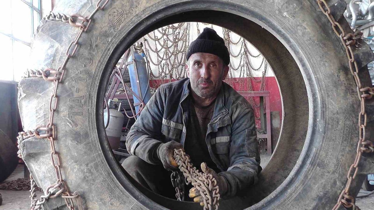 Erzurum’un Oltu ilçesinde egzoz ustası olan Salih Çelik, atıl durumdaki