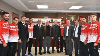 Finlandiya’da yapılan Avrupa Curling Şampiyonasında B Klasmanında Avrupa üçüncüsü olan