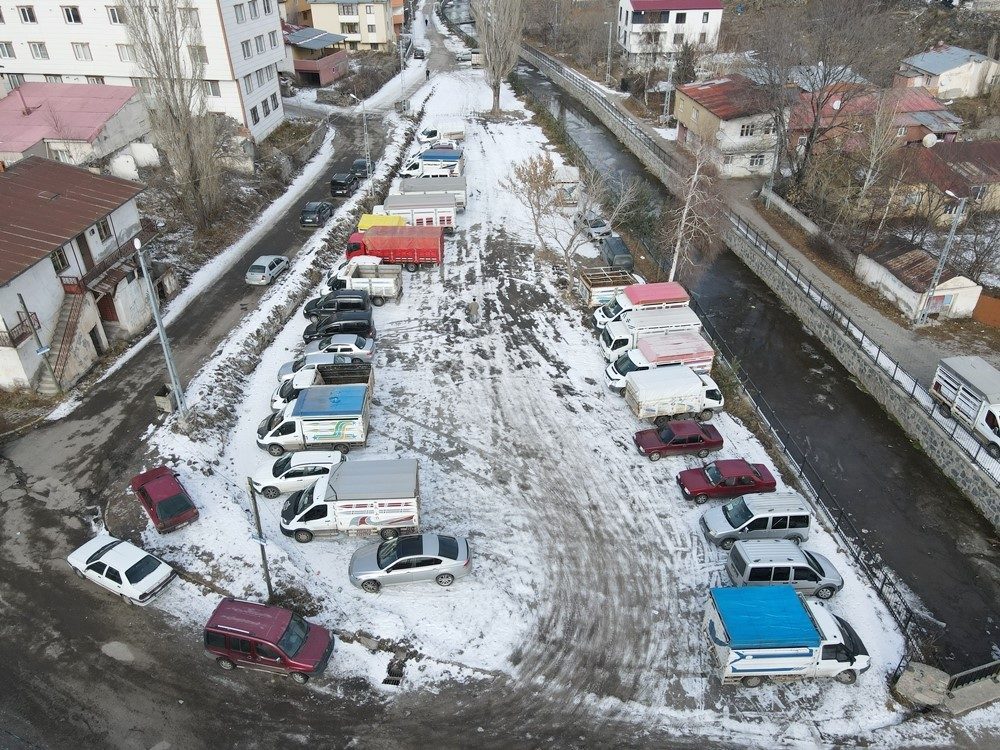 Ardahan Belediye Başkanı Faruk Demir, kent içi sıkışık araç trafiğini