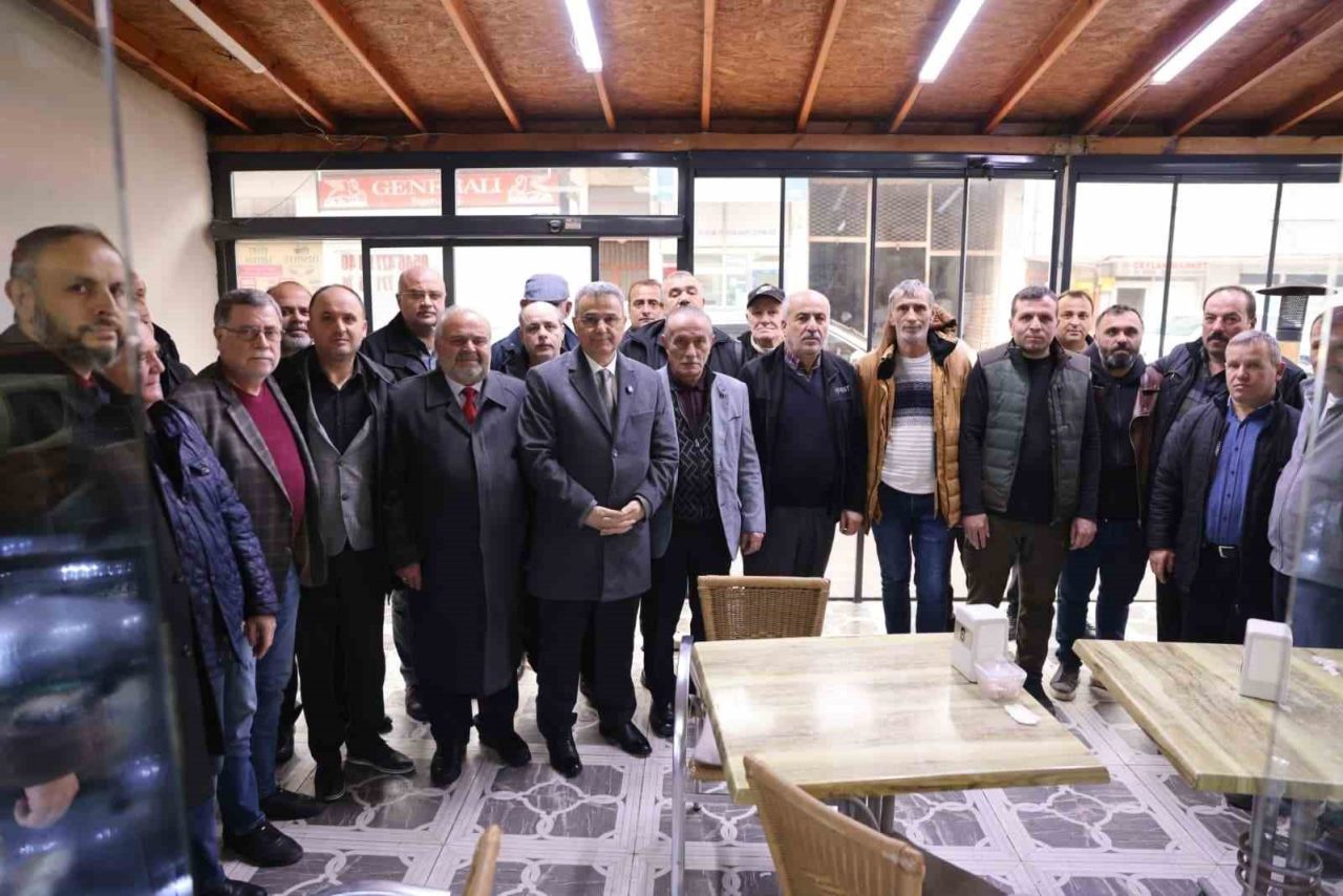 Samsun’un İlkadım Belediye Başkanı İhsan Kurnaz, İlyasköy Mahallesi esnafıyla bir