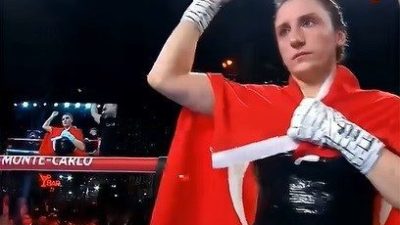 Bayburtlu profesyonel boksör Elif Nur Turhan, IBF Hafif Siklet Dünya