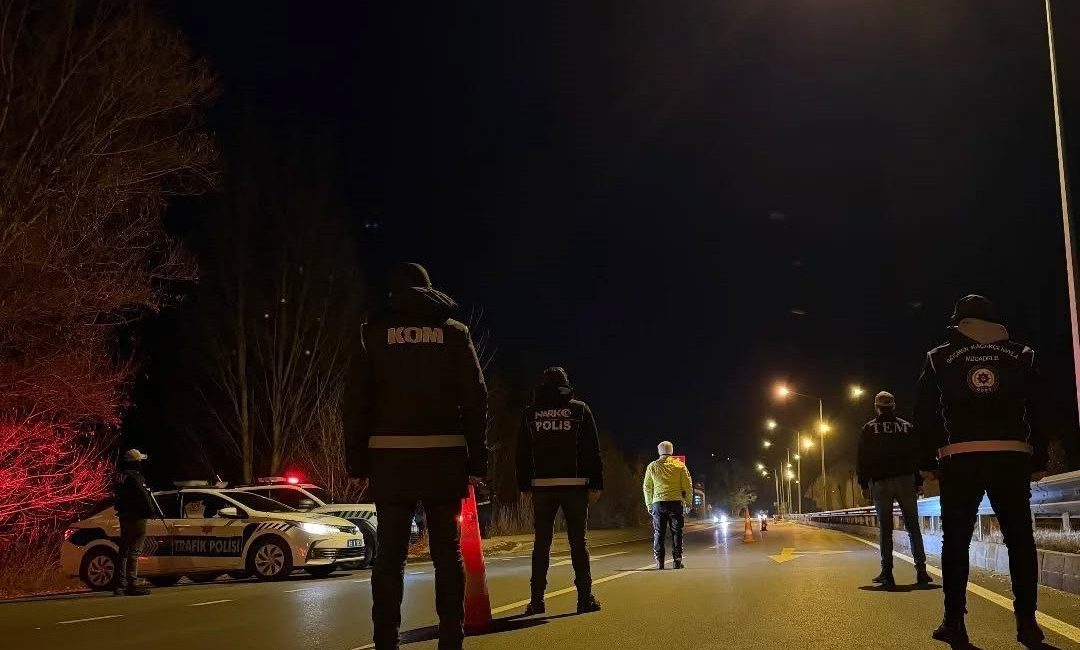 Bayburt İl Emniyet Müdürlüğü, vatandaşların yeni yıla huzur ve güven
