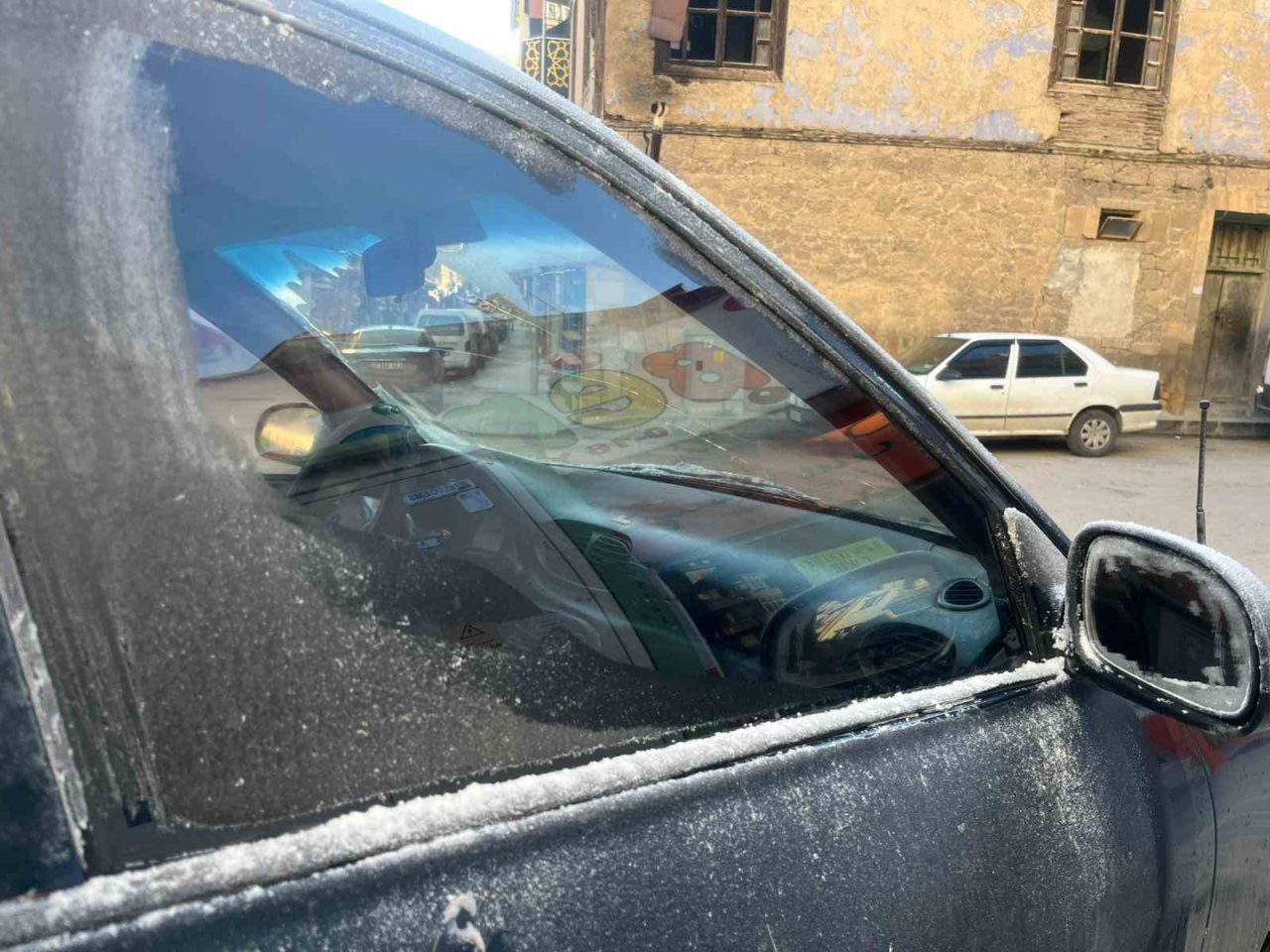 Bayburt’ta dondurucu soğuklar sabah saatlerinde yaşamı olumsuz etkilemeye devam ediyor.