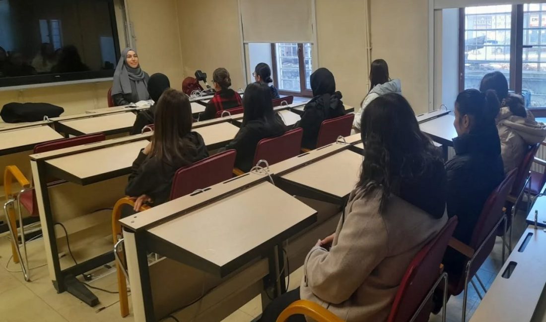 Bayburt’ta lise öğrencilerine yönelik düzenlenen Gençlik Buluşması programları devam ediyor.