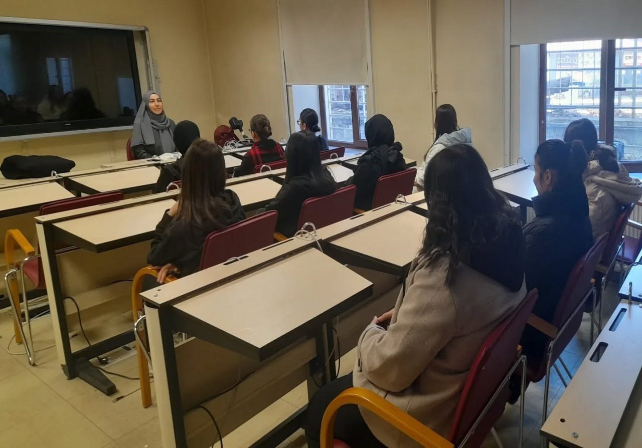 Bayburt’ta lise öğrencilerine yönelik düzenlenen Gençlik Buluşması programları devam ediyor.