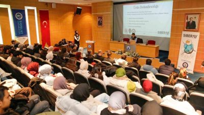 Bayburt’ta üniversite öğrencilerine yönelik ’Görünmeyen Tehlike: Al Destekli Dolandırıcılık’ başlıklı