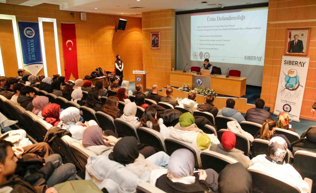 Bayburt’ta üniversite öğrencilerine yönelik ’Görünmeyen Tehlike: Al Destekli Dolandırıcılık’ başlıklı