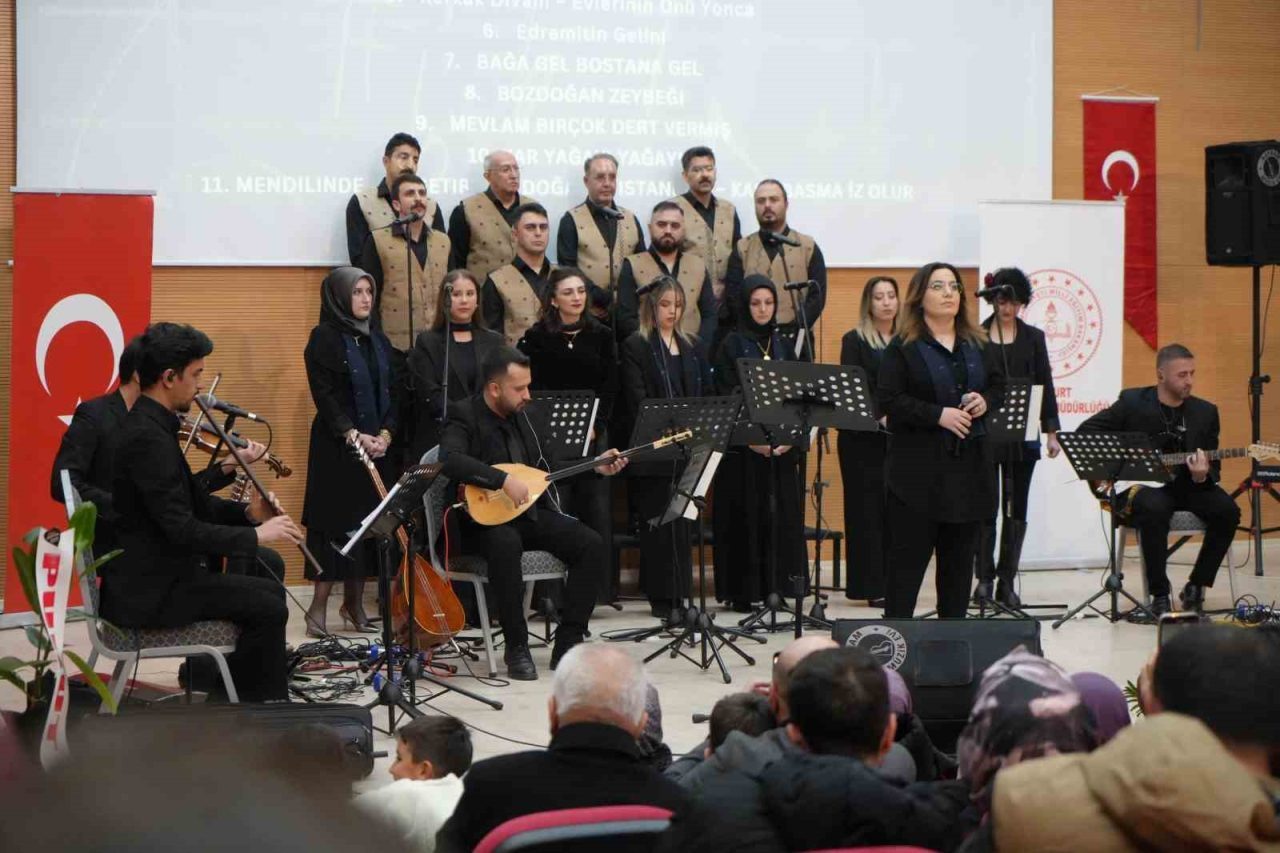 Bayburt İl Milli Eğitim Müdürlüğü tarafından düzenlenen konserde, kentte farklı