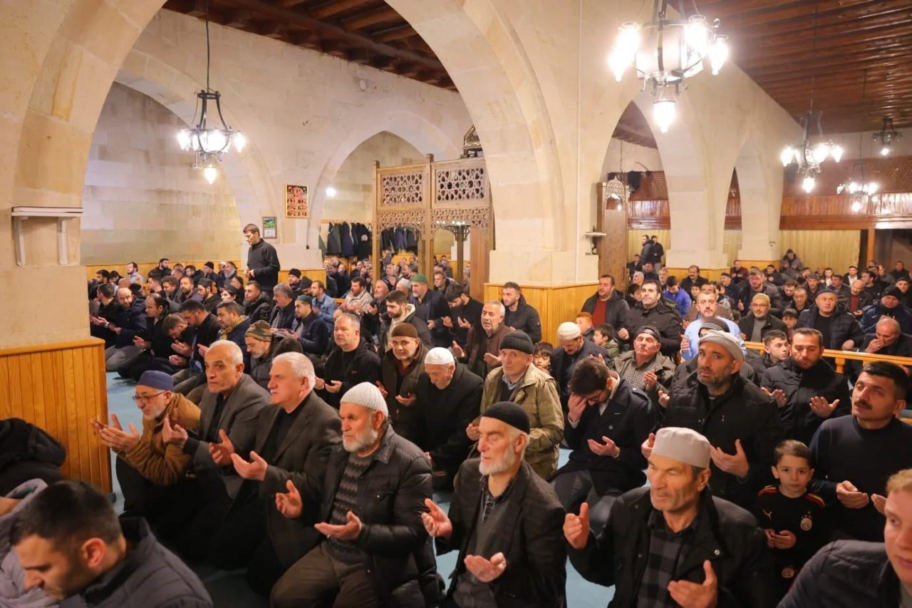 Üç ayların müjdecisi Regaip Kandili, Bayburt’ta dualarla idrak edildi. Tarihi