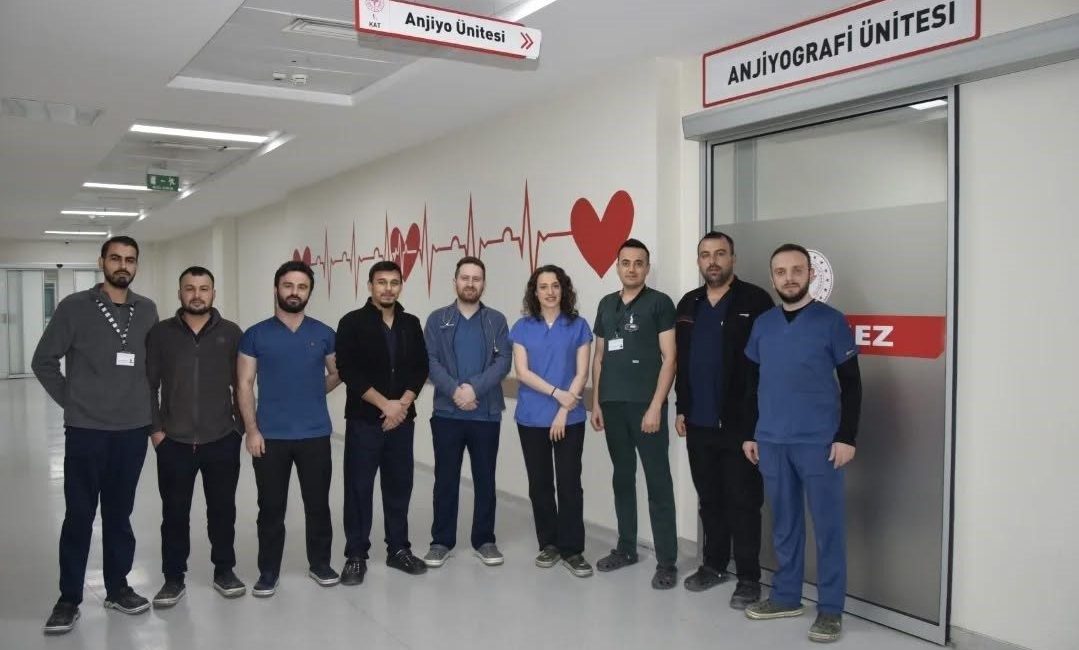 Bayburt Devlet Hastanesi’nde hareketsiz kalma dönemi sonrasında gelişen bacakta ani