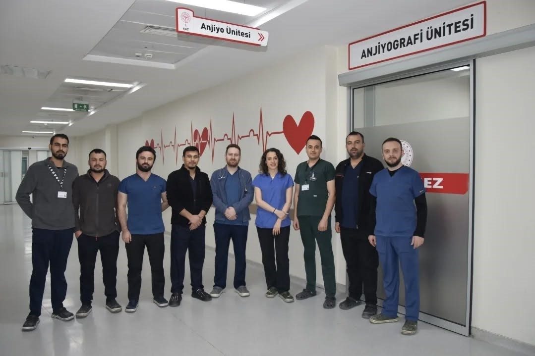 Bayburt Devlet Hastanesi’nde hareketsiz kalma dönemi sonrasında gelişen bacakta ani