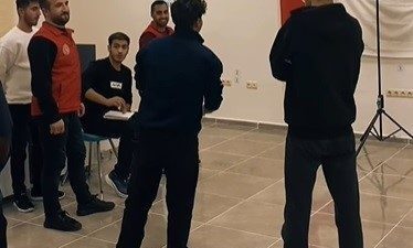 Bayburt’ta KYK yurtlarında barınan üniversite öğrencileri, dart turnuvasında bir araya