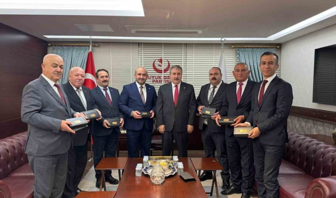 AK Parti Eskişehir İl Başkanı Gürhan Albayrak ve ilçe belediye