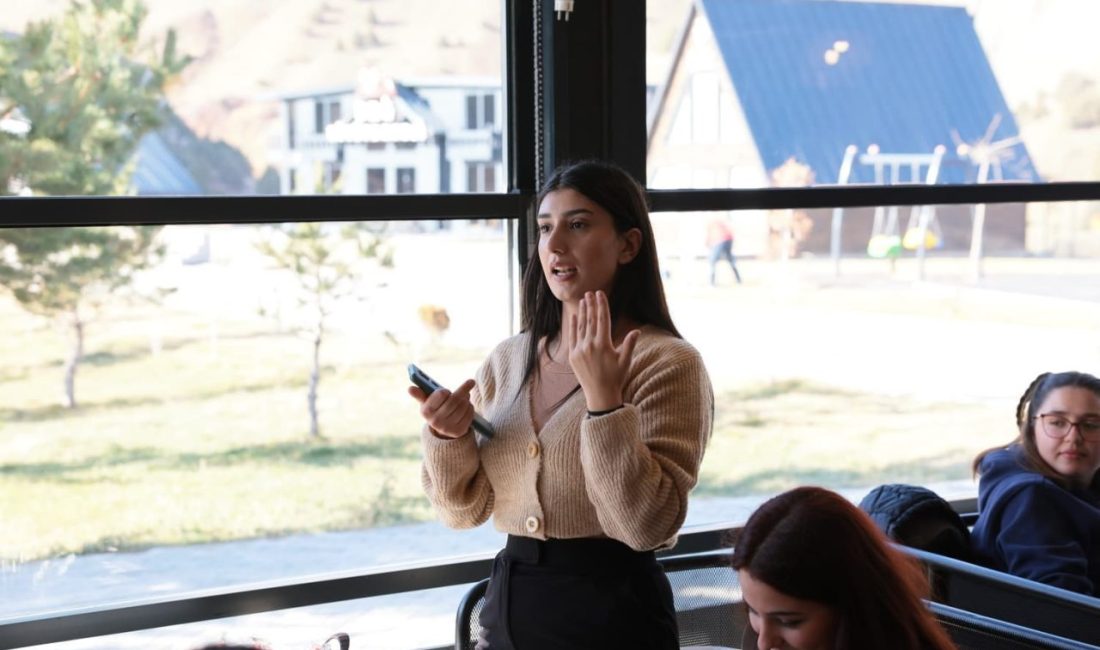 Erzincan Valisi Hamza Aydoğdu, Vali Yardımcısı Mehmet Emre Canpolat, İl