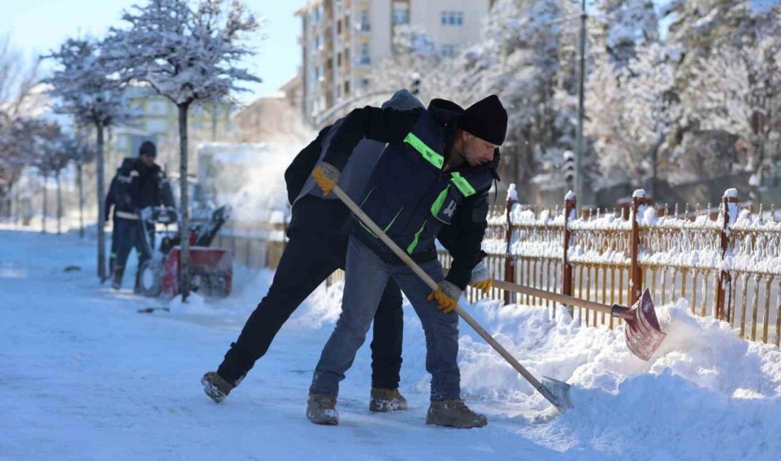 Yoğun kar yağışı sonrası harekete geçen Erzurum Büyükşehir Belediyesi’ne bağlı