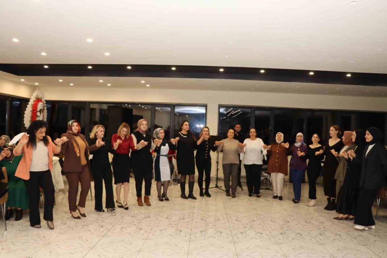 Erzurum’un Oltu ilçesinde çalışan kadınlar, kendilerine moral ve motivasyon sağlayan