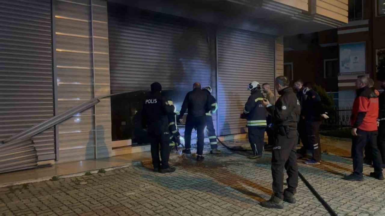 Rize’de çay toplama makinesi firmasına ait, içerisi akülü çay toplama