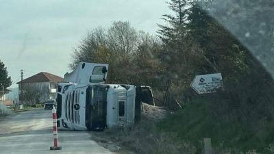 Zonguldak’ın Çaycuma ilçesine bağlı Çömlekçi köyünde meydana gelen trafik kazasında