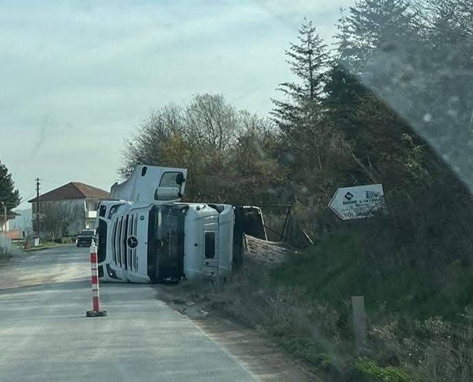 Zonguldak’ın Çaycuma ilçesine bağlı Çömlekçi köyünde meydana gelen trafik kazasında