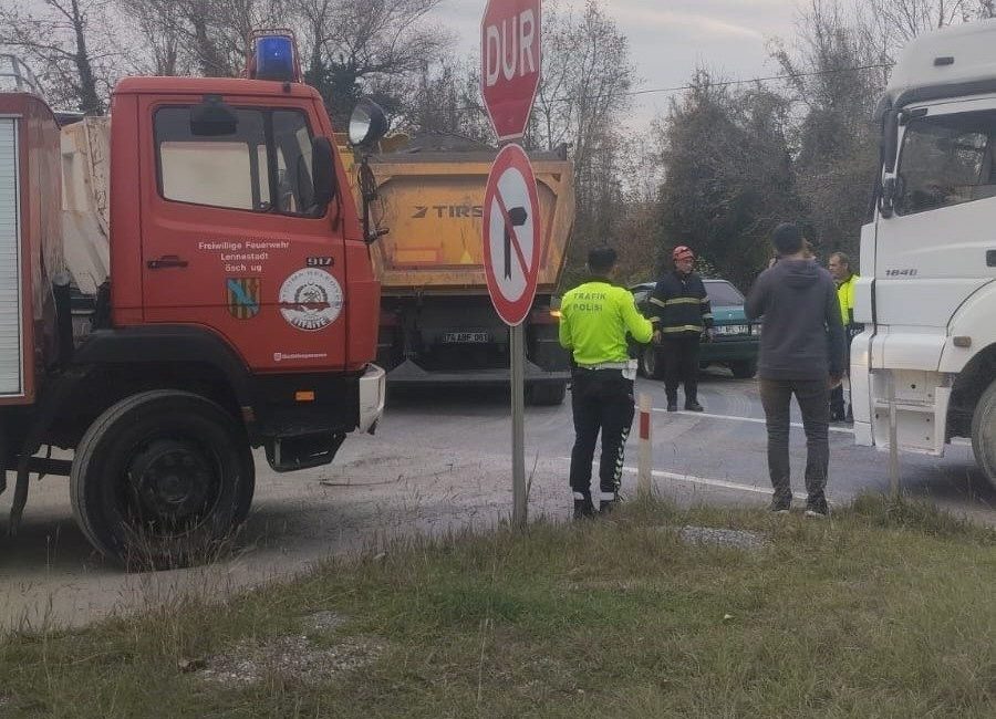 Zonguldak’ın Çaycuma ilçesinde tır ile otomobilin çarpışması sonucunda yaralamalı ve