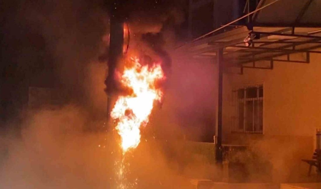 Kocaeli’de tören sırasında cemevinin önünde bulunan elektrik panosunda çıkan yangın