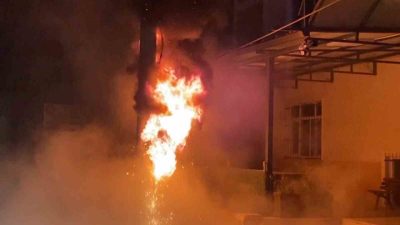 Kocaeli’de tören sırasında cemevinin önünde bulunan elektrik panosunda çıkan yangın