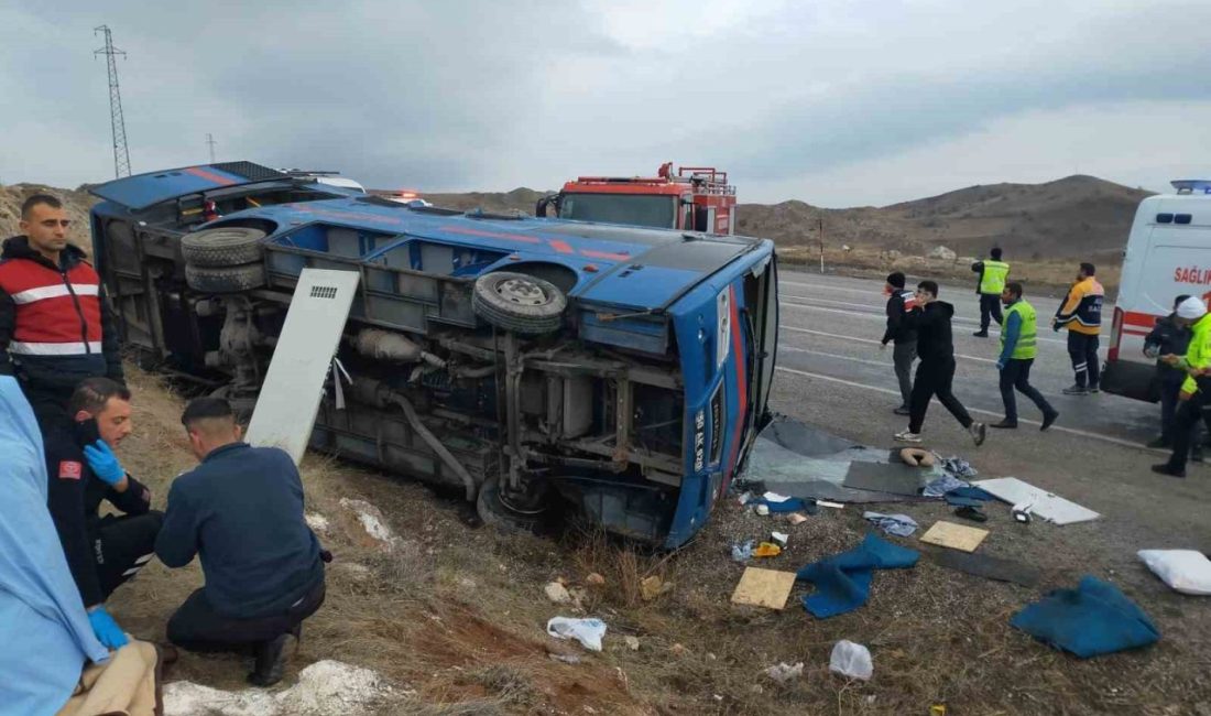 Sivas’ın İmranlı ilçesinde cezaevi nakil aracı devrildi. İlk belirlemelere göre