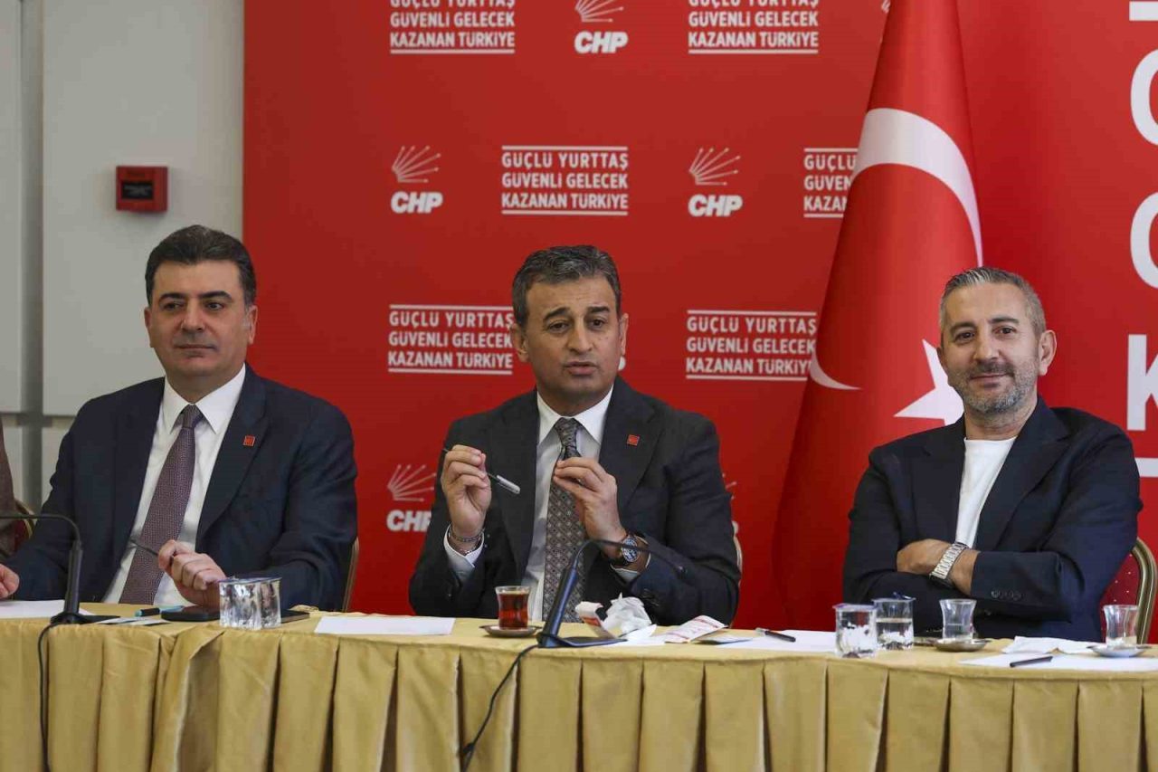 Cumhuriyet Halk Partisi (CHP) Parti Sözcüsü Zeynel Emre, Mersin Milletvekili